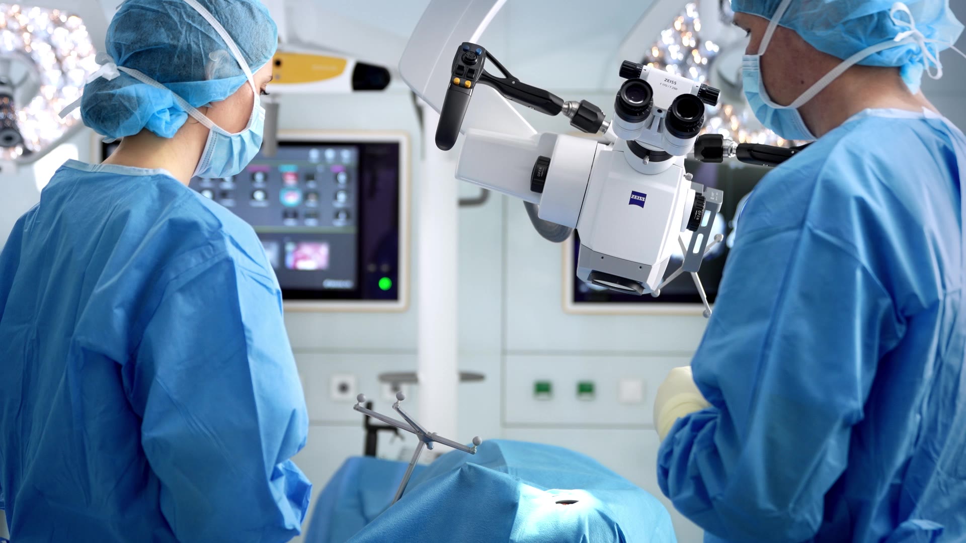 cranial-microscope-navigation-alignement-robotic-control-mp4